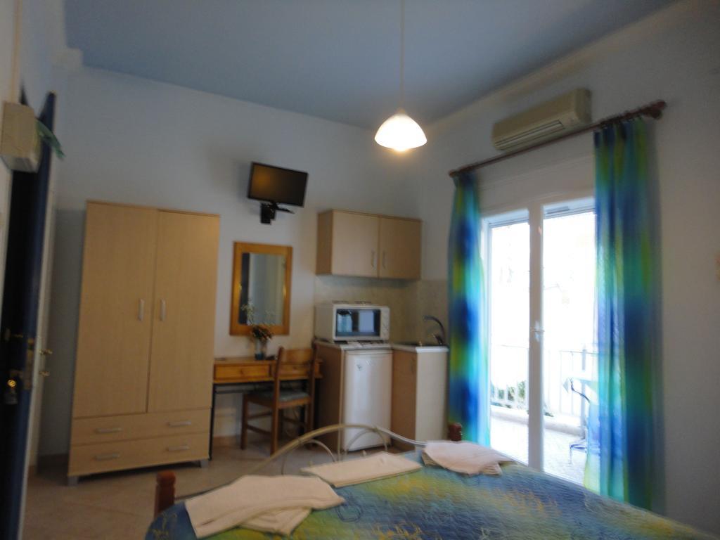 Apergis Rooms Ермополи Екстериор снимка
