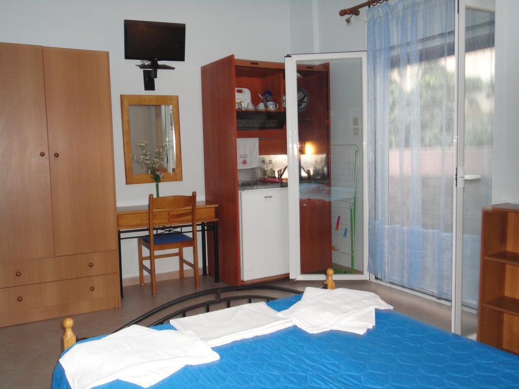 Apergis Rooms Ермополи Екстериор снимка