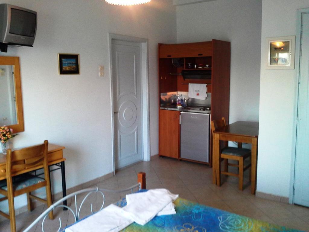 Apergis Rooms Ермополи Екстериор снимка